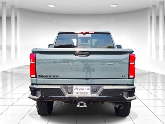 Chevrolet Silverado 2500HD Vehicle Full-screen Gallery Image 04