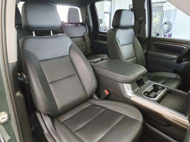 Chevrolet Silverado 2500HD Vehicle Full-screen Gallery Image 13