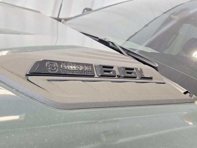 Chevrolet Silverado 2500HD Vehicle Full-screen Gallery Image 14