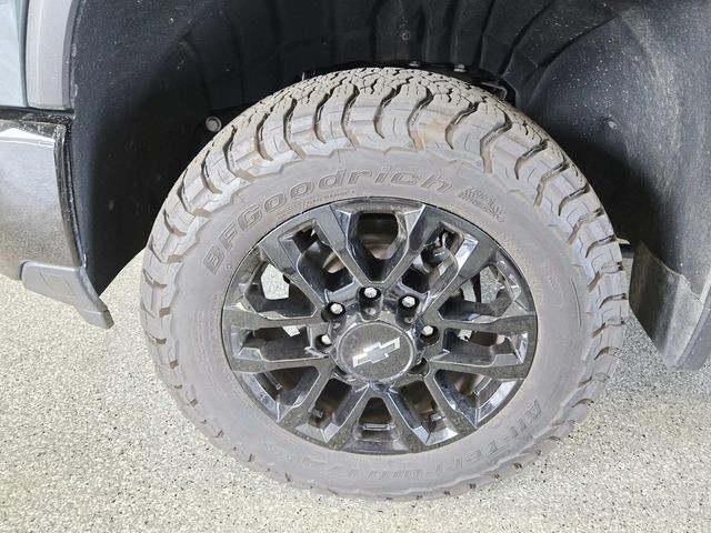 Chevrolet Silverado 2500HD Vehicle Full-screen Gallery Image 16