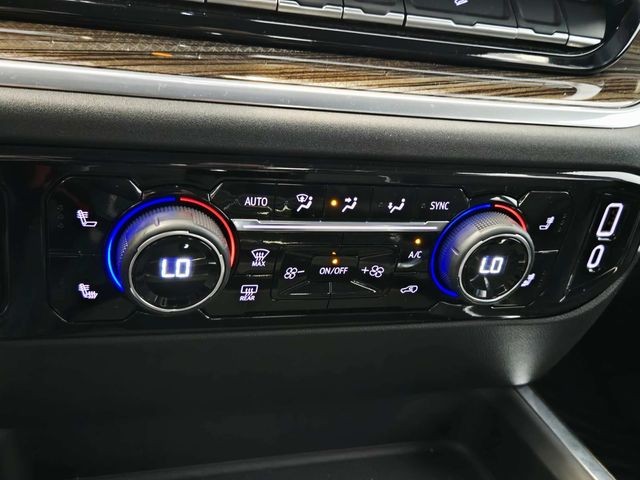 Chevrolet Silverado 2500HD Vehicle Full-screen Gallery Image 25