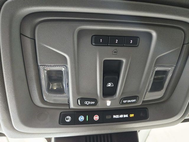 Chevrolet Silverado 2500HD Vehicle Full-screen Gallery Image 28