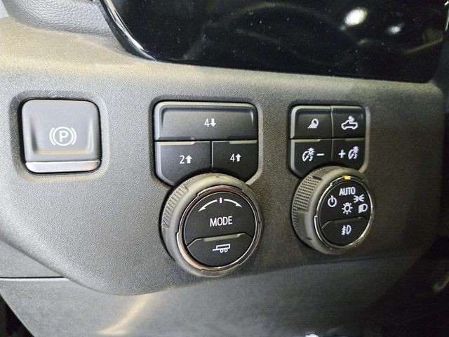 Chevrolet Silverado 2500HD Vehicle Full-screen Gallery Image 29