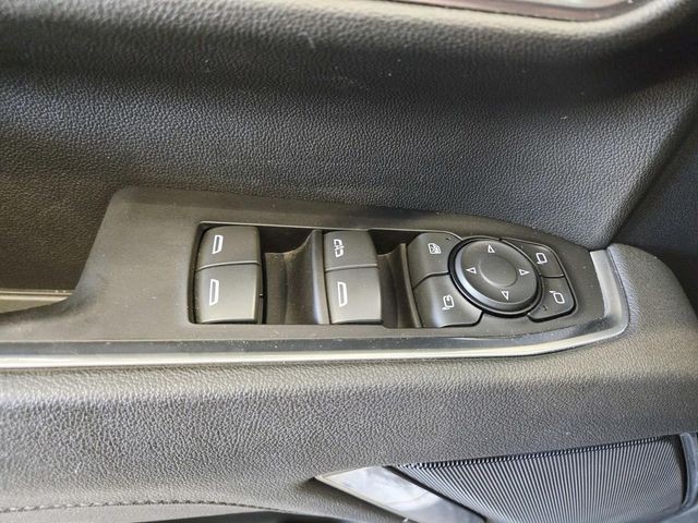 Chevrolet Silverado 2500HD Vehicle Full-screen Gallery Image 31