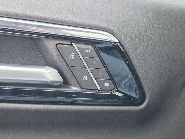 Chevrolet Tahoe Vehicle Full-screen Gallery Image 35