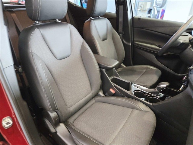 Buick Encore GX Vehicle Full-screen Gallery Image 12