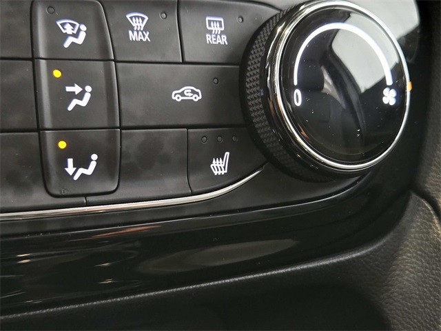 Buick Encore GX Vehicle Full-screen Gallery Image 24