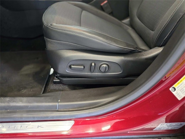 Buick Encore GX Vehicle Full-screen Gallery Image 30