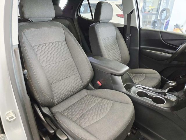 Chevrolet Equinox Vehicle Full-screen Gallery Image 12