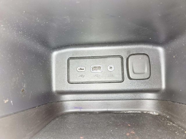 Chevrolet Equinox Vehicle Full-screen Gallery Image 25