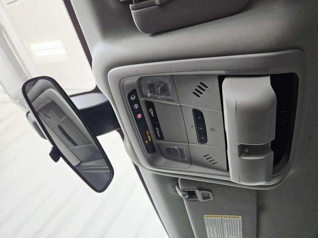 Chevrolet Equinox Vehicle Full-screen Gallery Image 28