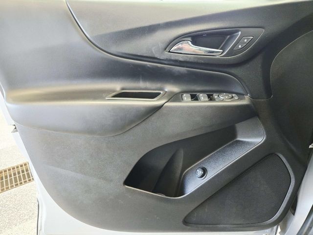 Chevrolet Equinox Vehicle Full-screen Gallery Image 30