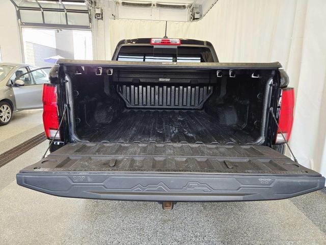 Chevrolet Colorado Vehicle Full-screen Gallery Image 10