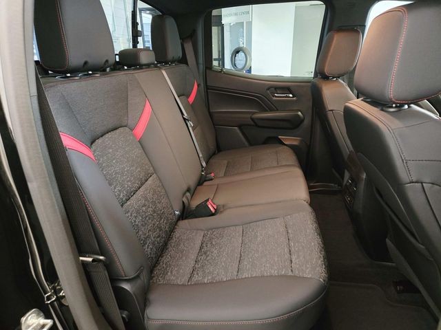 Chevrolet Colorado Vehicle Full-screen Gallery Image 13