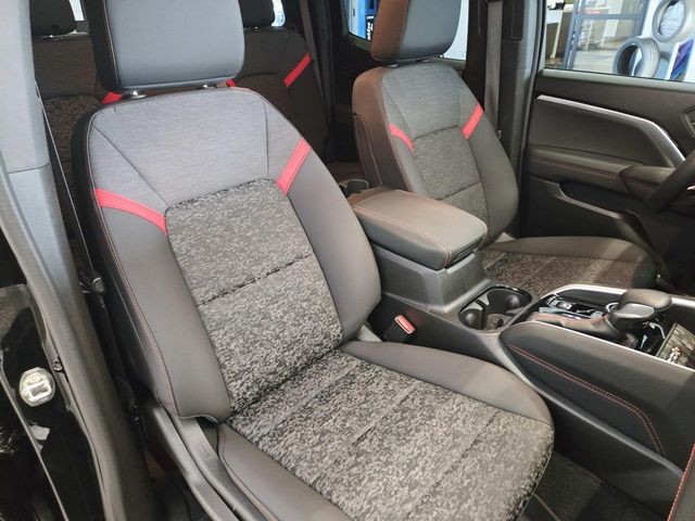 Chevrolet Colorado Vehicle Full-screen Gallery Image 14