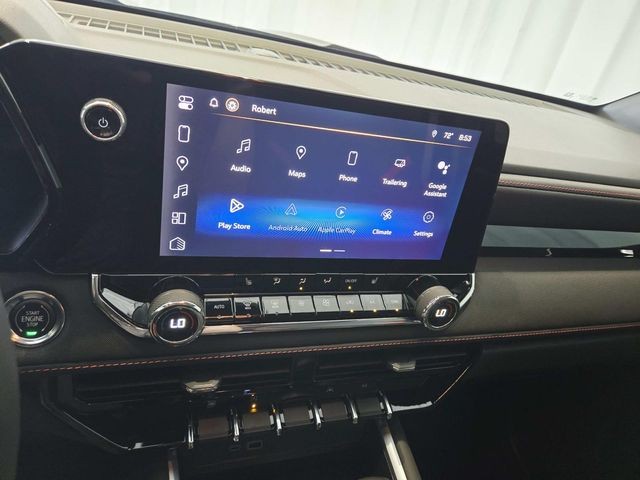 Chevrolet Colorado Vehicle Full-screen Gallery Image 23