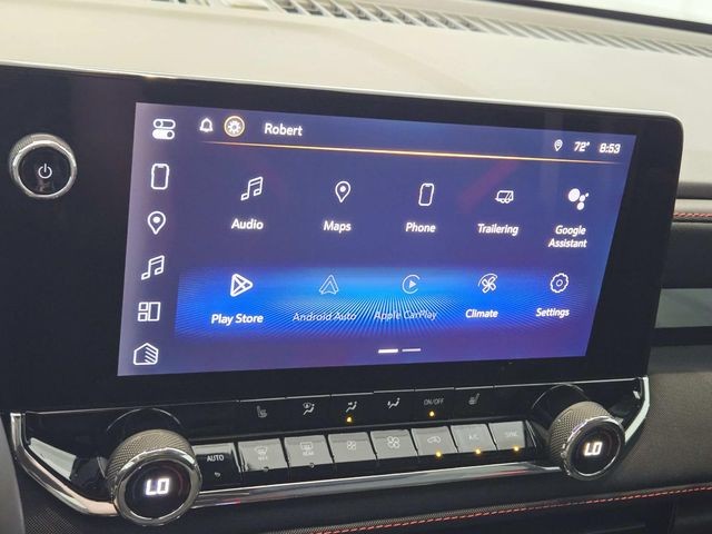 Chevrolet Colorado Vehicle Full-screen Gallery Image 24