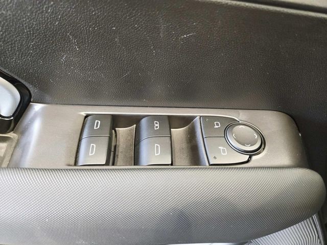 Chevrolet Colorado Vehicle Full-screen Gallery Image 34