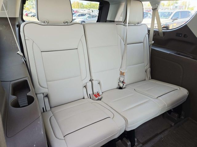 GMC Yukon XL Vehicle Full-screen Gallery Image 12