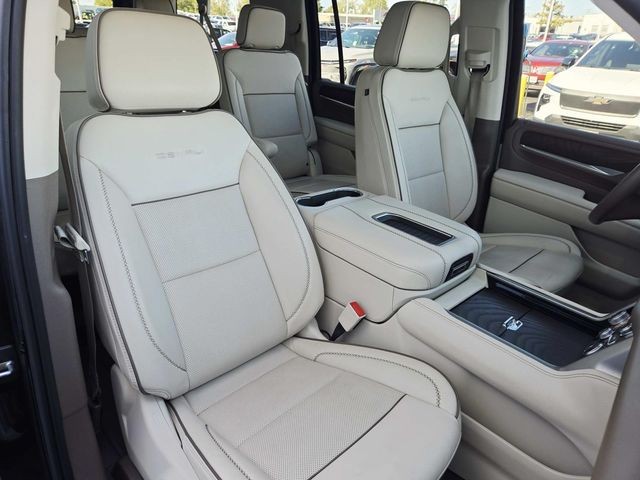 GMC Yukon XL Vehicle Full-screen Gallery Image 14