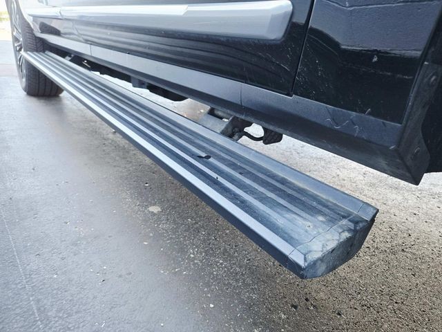 GMC Yukon XL Vehicle Full-screen Gallery Image 15