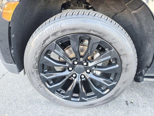 GMC Yukon XL Vehicle Full-screen Gallery Image 17