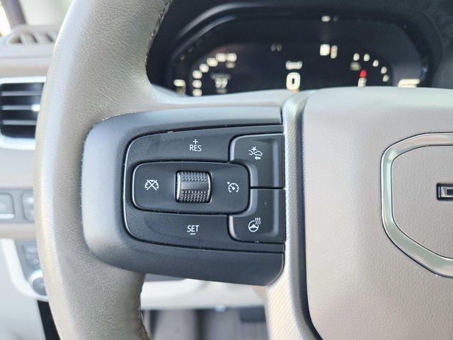 GMC Yukon XL Vehicle Full-screen Gallery Image 19