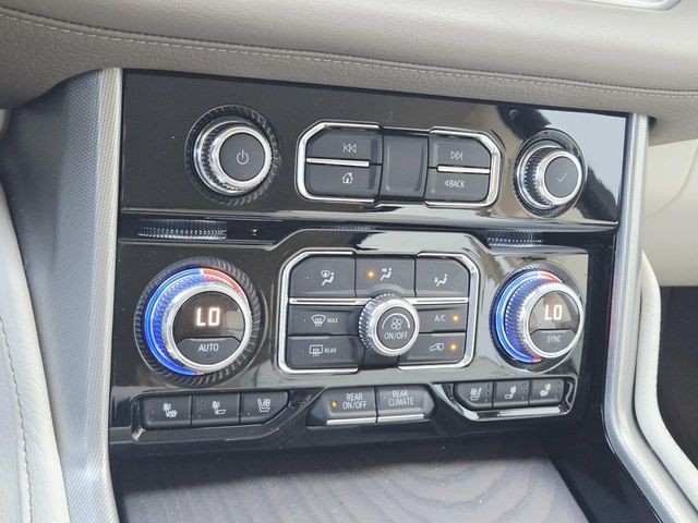 GMC Yukon XL Vehicle Full-screen Gallery Image 26