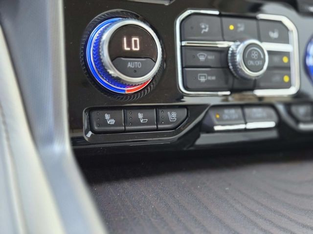 GMC Yukon XL Vehicle Full-screen Gallery Image 27