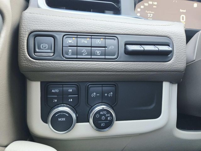 GMC Yukon XL Vehicle Full-screen Gallery Image 33