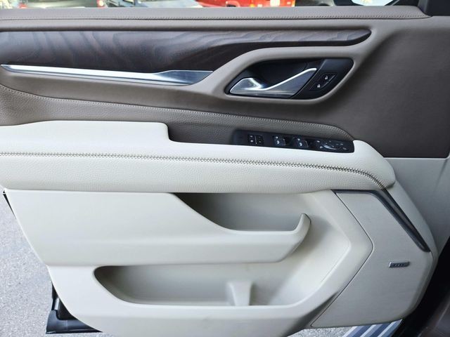 GMC Yukon XL Vehicle Full-screen Gallery Image 34