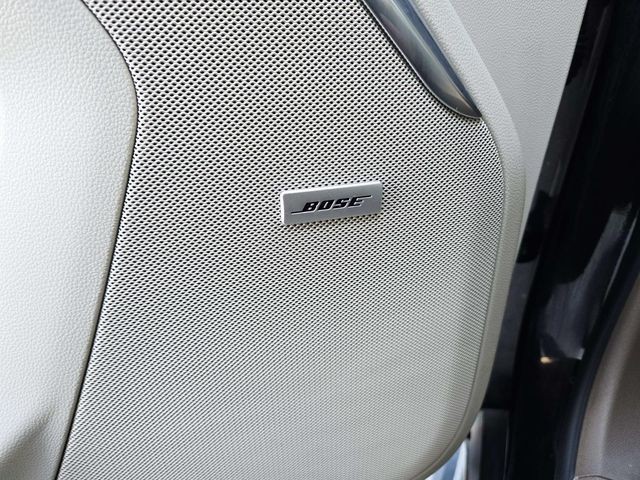 GMC Yukon XL Vehicle Full-screen Gallery Image 36