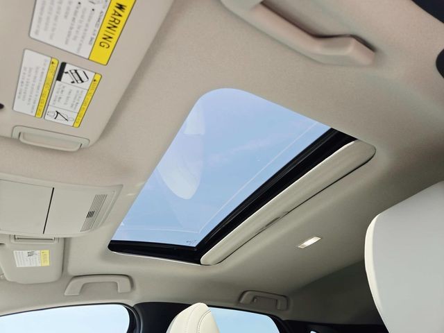 Mazda CX-30 Vehicle Full-screen Gallery Image 06