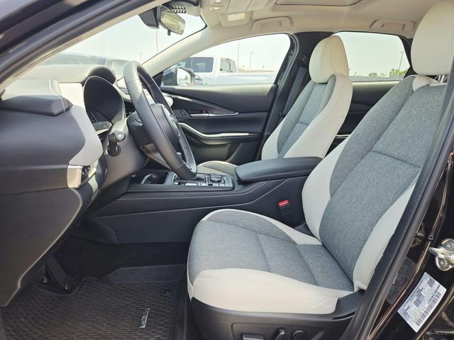 Mazda CX-30 Vehicle Full-screen Gallery Image 09