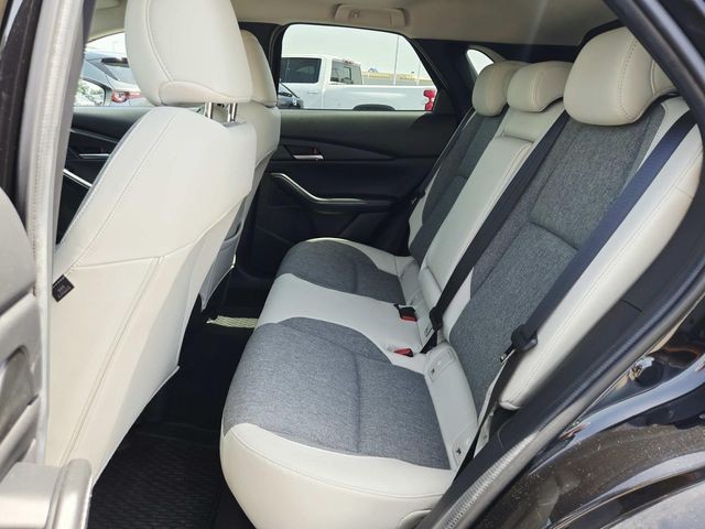 Mazda CX-30 Vehicle Full-screen Gallery Image 10