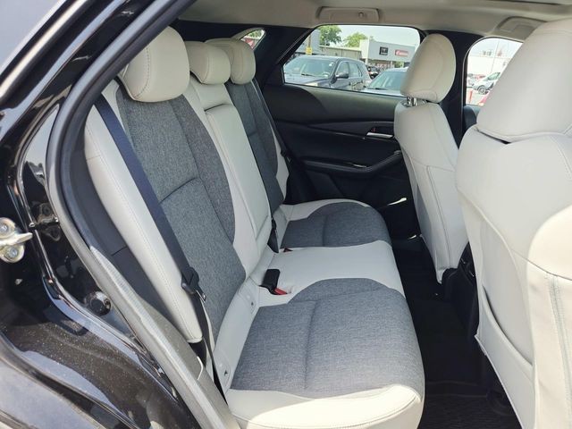 Mazda CX-30 Vehicle Full-screen Gallery Image 12