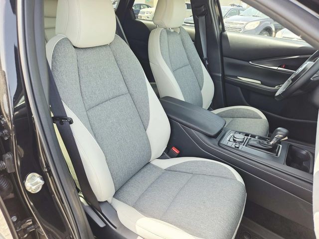 Mazda CX-30 Vehicle Full-screen Gallery Image 13