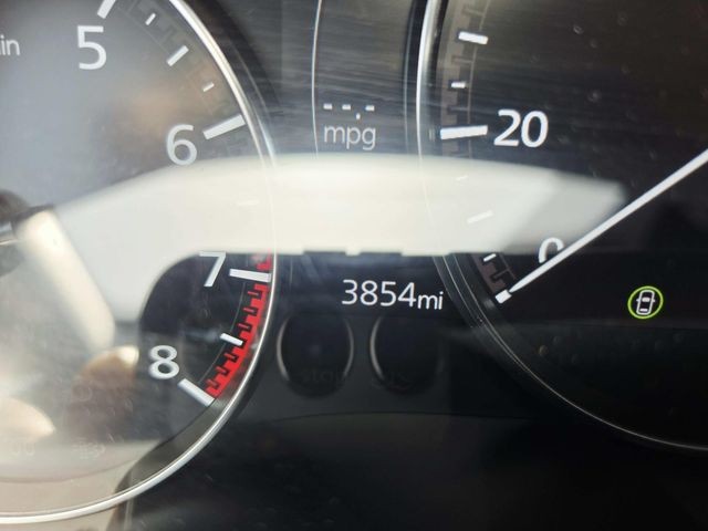 Mazda CX-30 Vehicle Full-screen Gallery Image 20