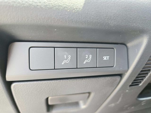 Mazda CX-30 Vehicle Full-screen Gallery Image 30