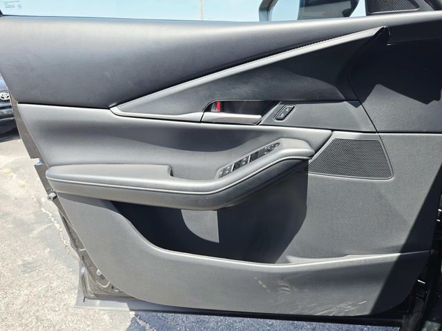Mazda CX-30 Vehicle Full-screen Gallery Image 31