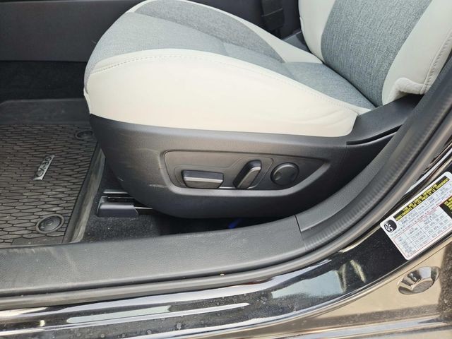 Mazda CX-30 Vehicle Full-screen Gallery Image 33
