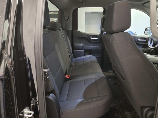 Chevrolet Silverado 1500 Vehicle Full-screen Gallery Image 12