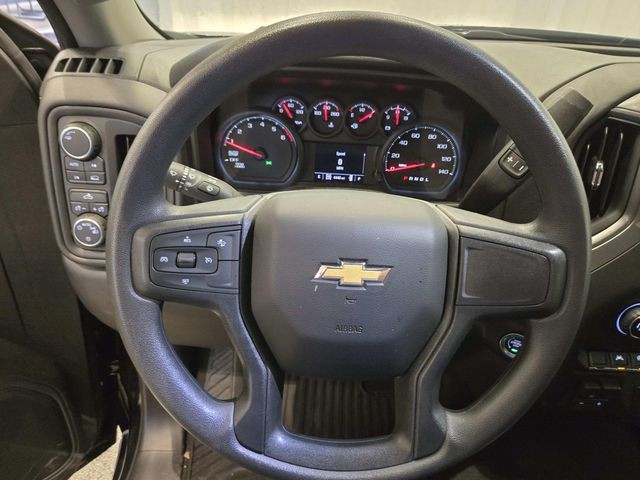 Chevrolet Silverado 1500 Vehicle Full-screen Gallery Image 17