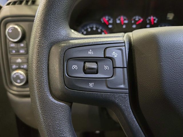 Chevrolet Silverado 1500 Vehicle Full-screen Gallery Image 18