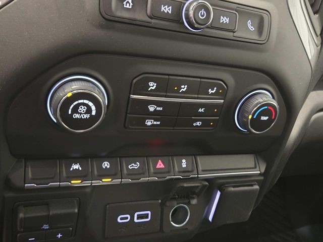 Chevrolet Silverado 1500 Vehicle Full-screen Gallery Image 24