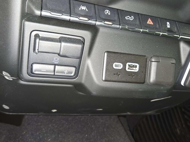 Chevrolet Silverado 1500 Vehicle Full-screen Gallery Image 25