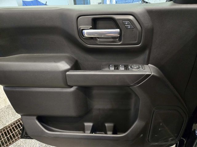 Chevrolet Silverado 1500 Vehicle Full-screen Gallery Image 28