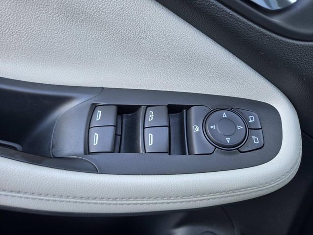 Buick Encore GX Vehicle Full-screen Gallery Image 30