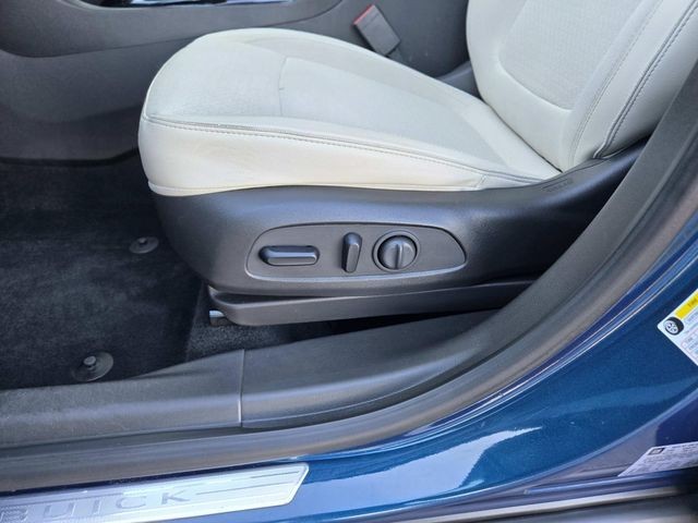 Buick Encore GX Vehicle Full-screen Gallery Image 32