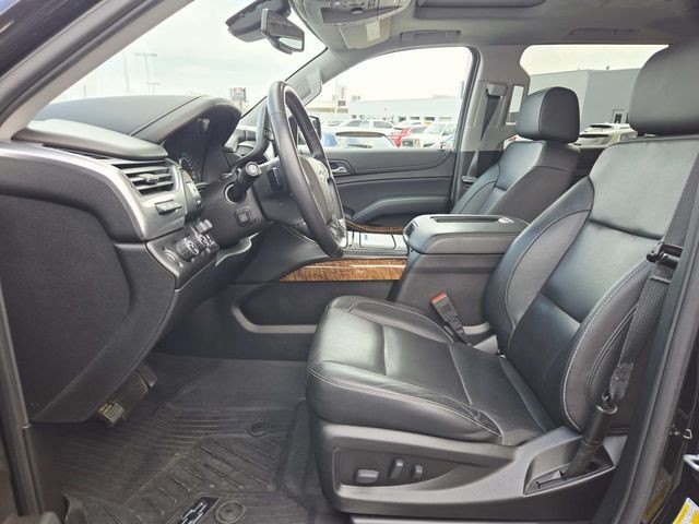 Chevrolet Suburban Vehicle Full-screen Gallery Image 09